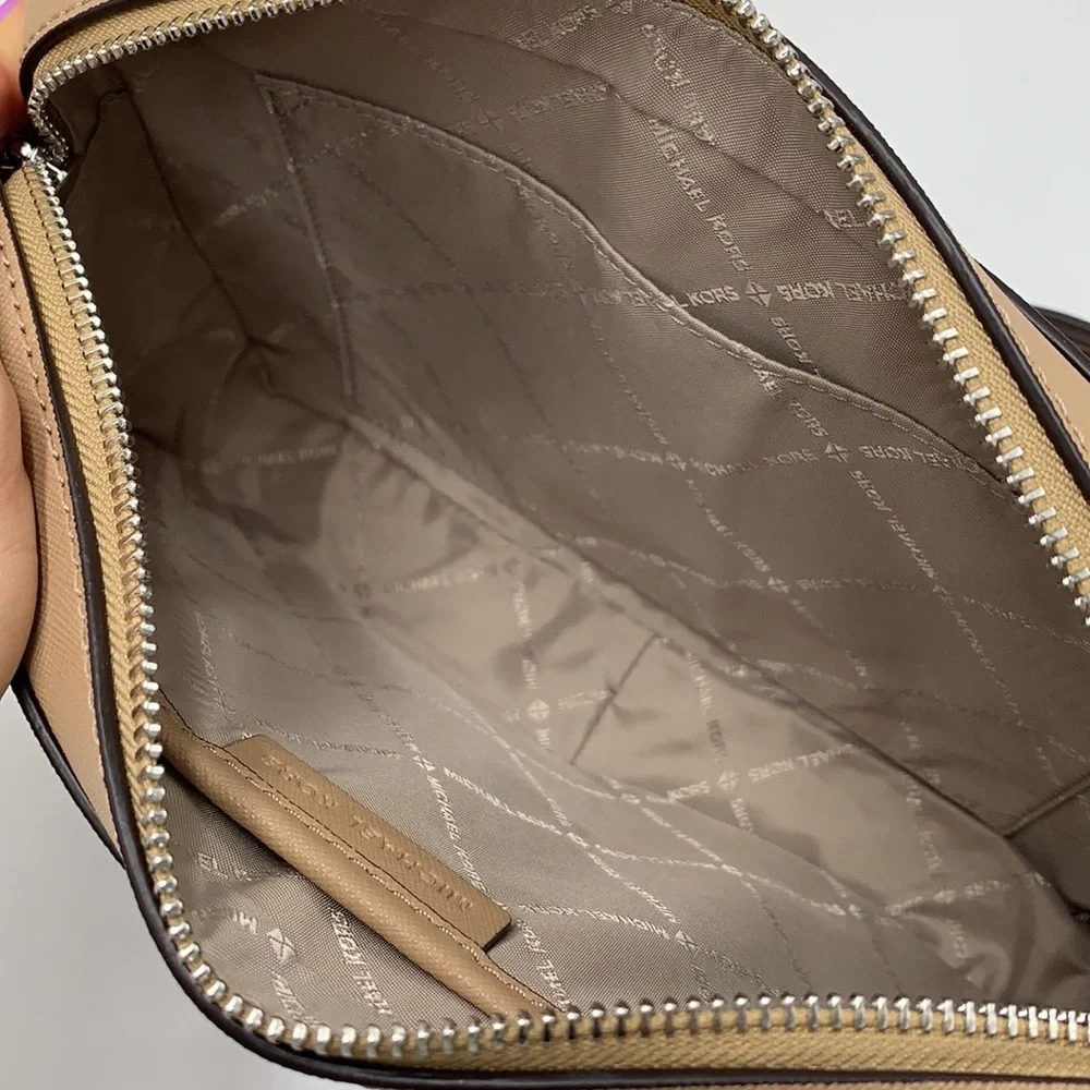 Michael Kors Jet Set Item Large East West Zip Crossbody Leather Camel
NWT - Picture 10 of 16